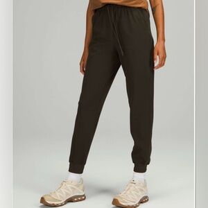 Lululemon Stretch High-Rise Jogger *Full Length
Dark Olive size 4